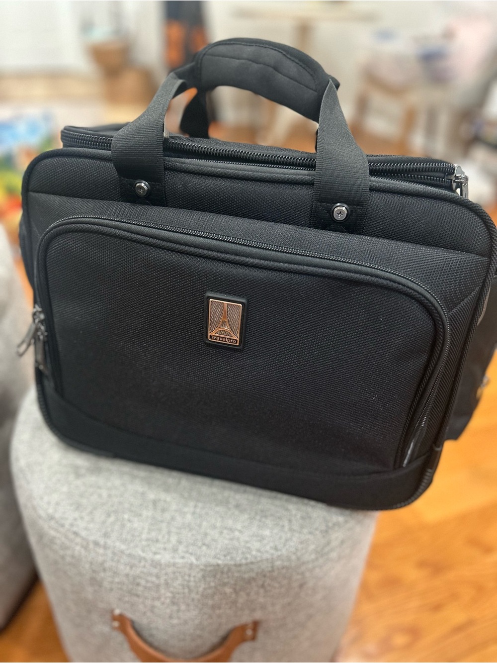 Travelpro FlightCrew5 Multi-Purpose Tote- excellent condition